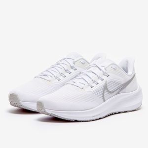 NIKE Pegasus 39 Running Shoes